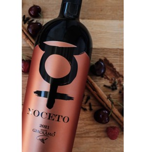 Il nome "Noceto"  evoca sensazioni di morbidezza e rotondità, caratteristiche tipiche del Merlot.